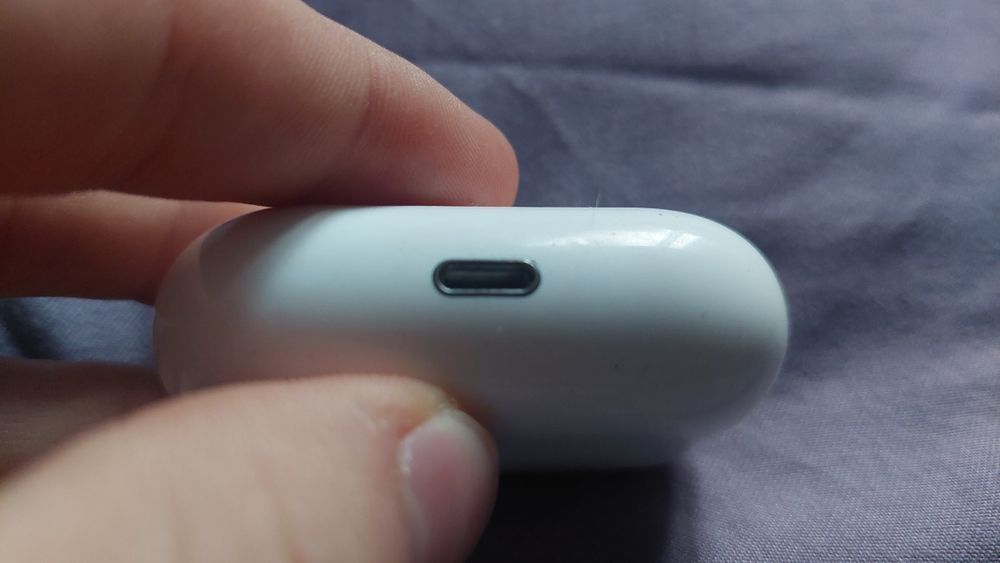 AirPods PRO вторые с чехлом