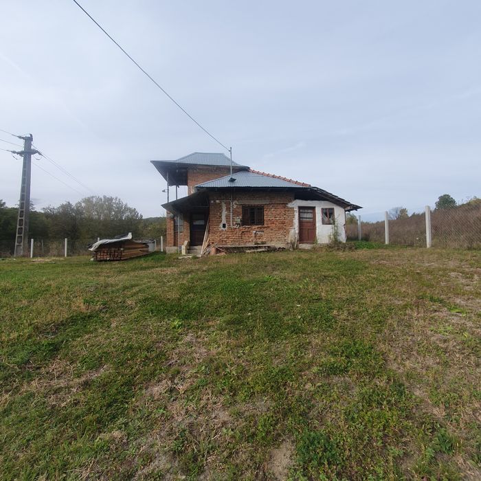 casa de vanzare la rosu