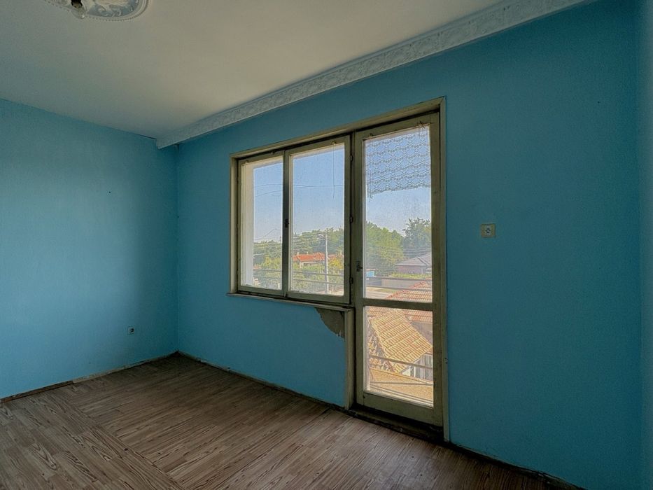 Продавам етаж от двуетажна къща