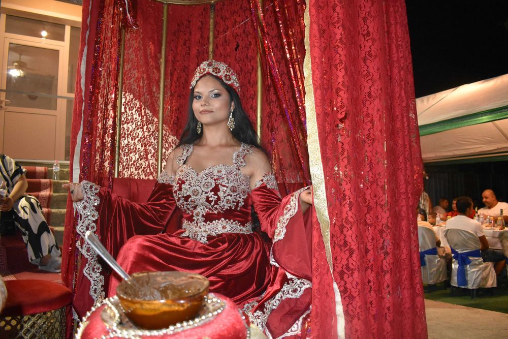 Дават се под наем турски дрехи за къна