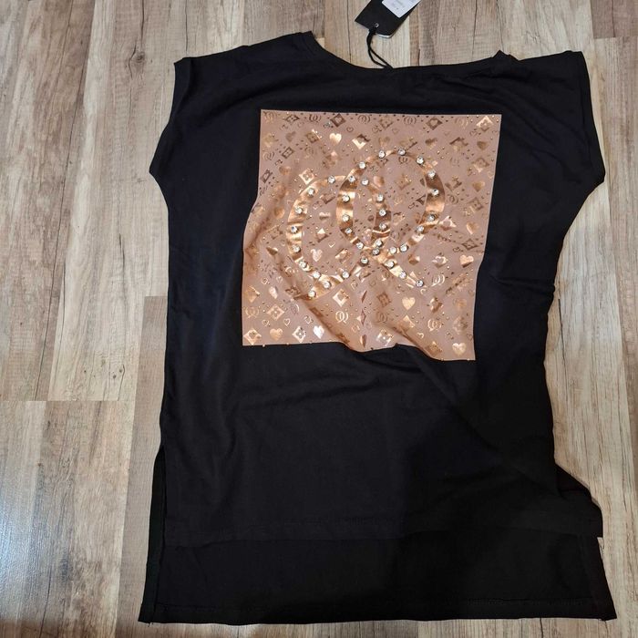 Дамска тениска с камъни