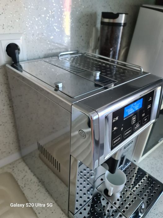 Кафемашина Delonghi PrimaDonna avant ESAM 6700