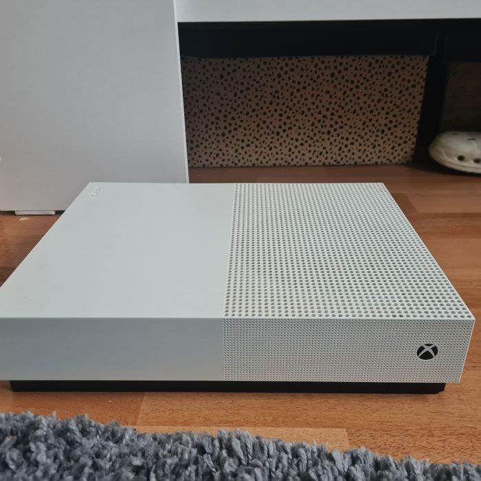 Xbox one 1tb digital si schimb cu meta quest 2