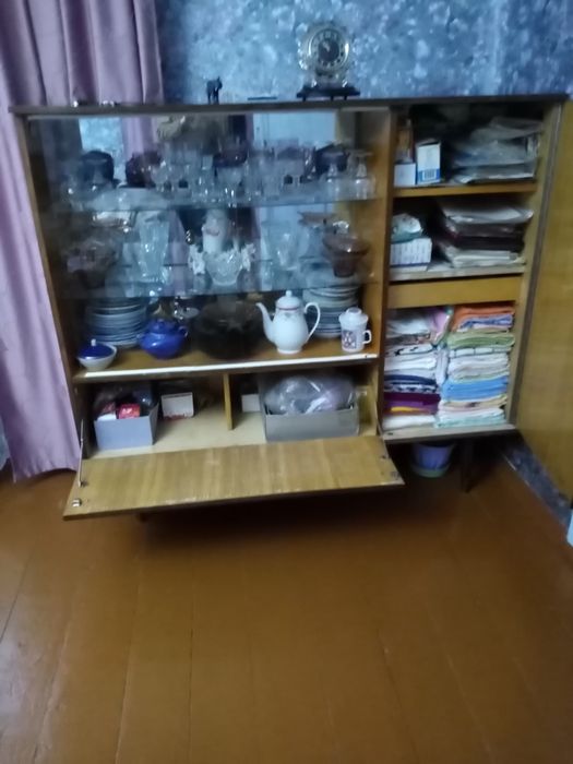 Сервант для посуды. старинный