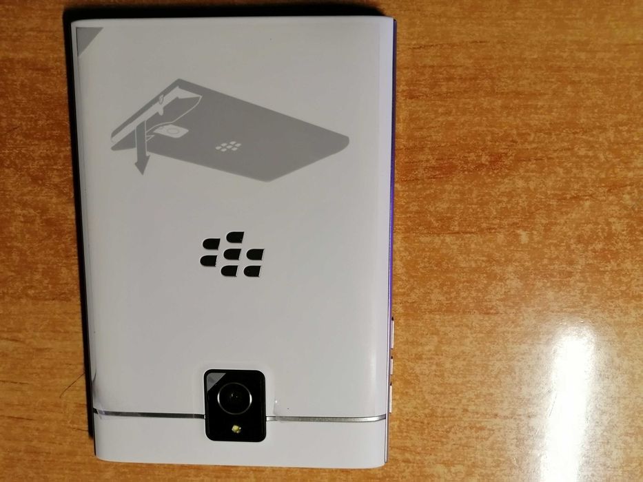 Telefon blackberry passport alb nou tipla nefolosit,