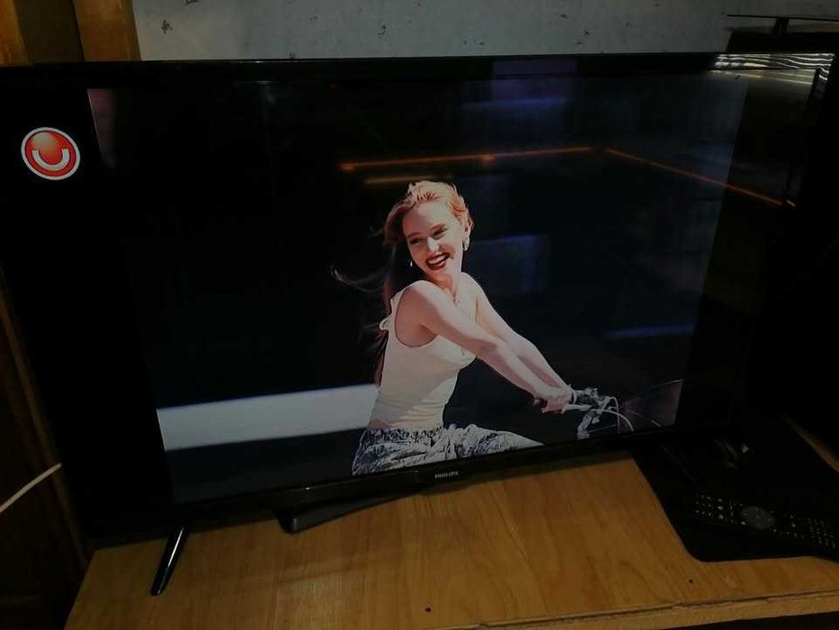 tv philips 32 inch 80 cm cu telecomanda ,functional