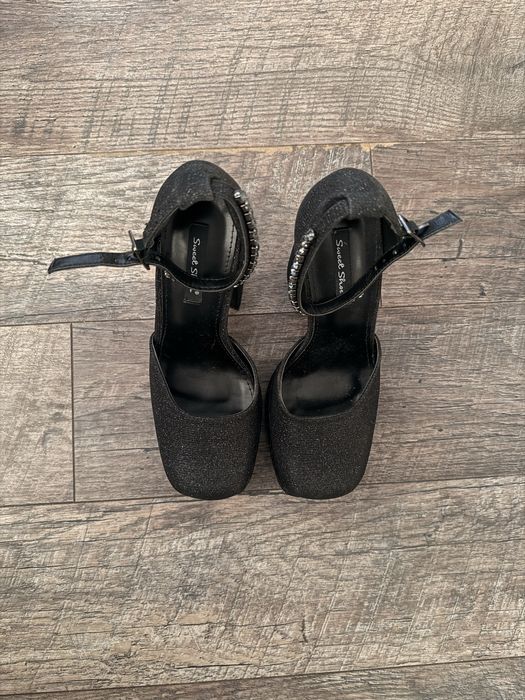 Обувки на дебел ток