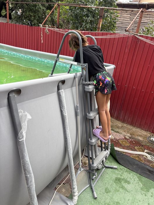Piscina de vanzare..vreau sa scap de ea daia o dau mai ieftin
