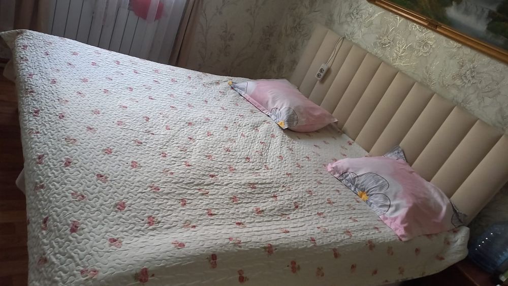 Двух спальный кровать
