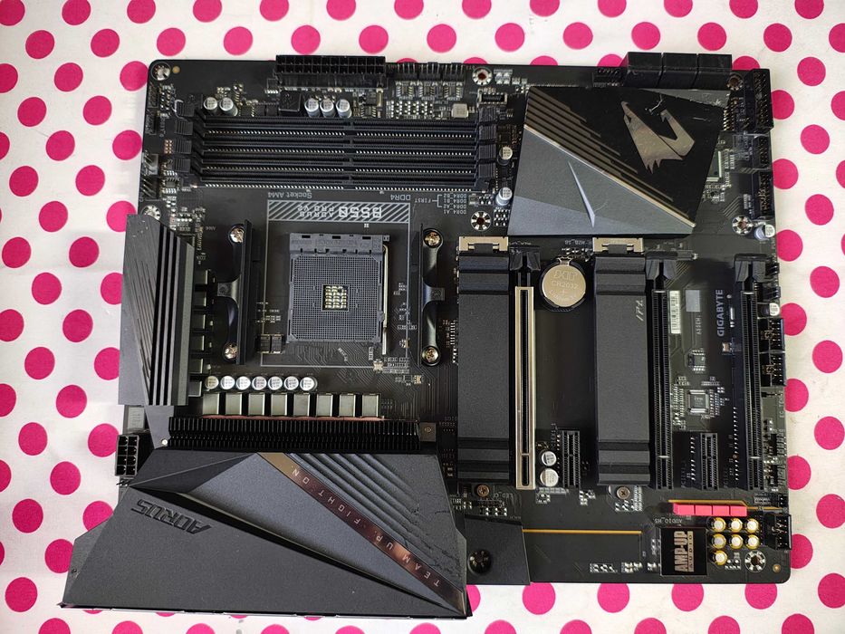 Placa de baza Gigabyte B550 Aorus PRO V2 socket AM4, Probleme.