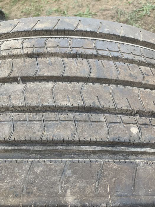 Cauciucuri semiremorca si unul de directie