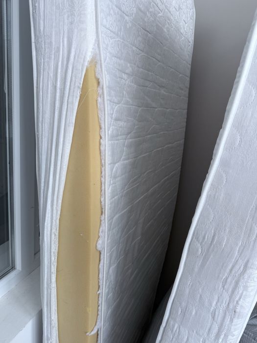 Продаётся качественный матрас 2шт