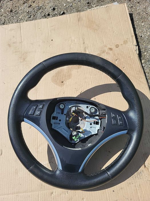 Volan sport cu urme de uzura bmw seria 1 e87,seria 3 e90,e91,e92,e93