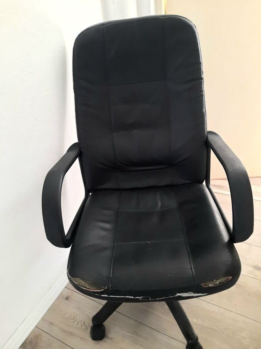 Scaun de birou funcțional – uzură estetică