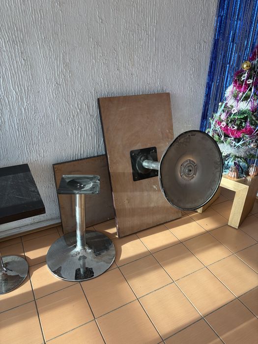 Продам столы без стульев