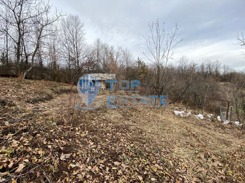 Дворно място с вила в с. Борики, област Габрово