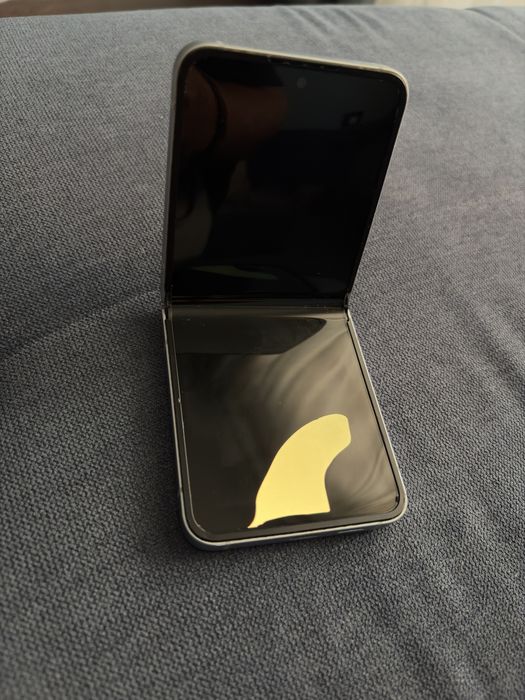 Samsung galazy flip 6