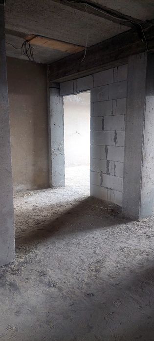 3 xonali yangi 2 etajdan Yangi O'zbekiston bog'i oldidan