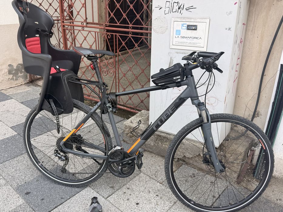 Bicicleta cube in stare perfecta