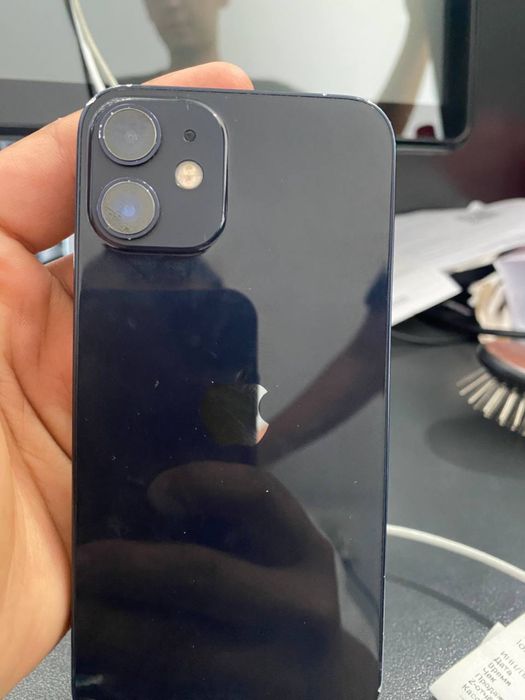 Iphone 12 mini  kok rangi