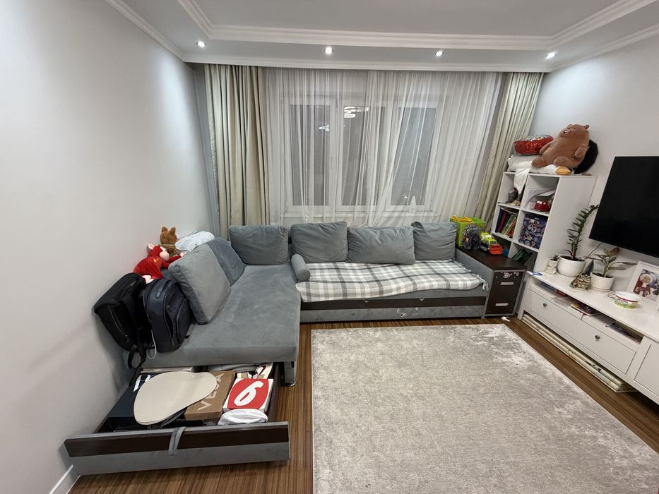 Серый угловой диван