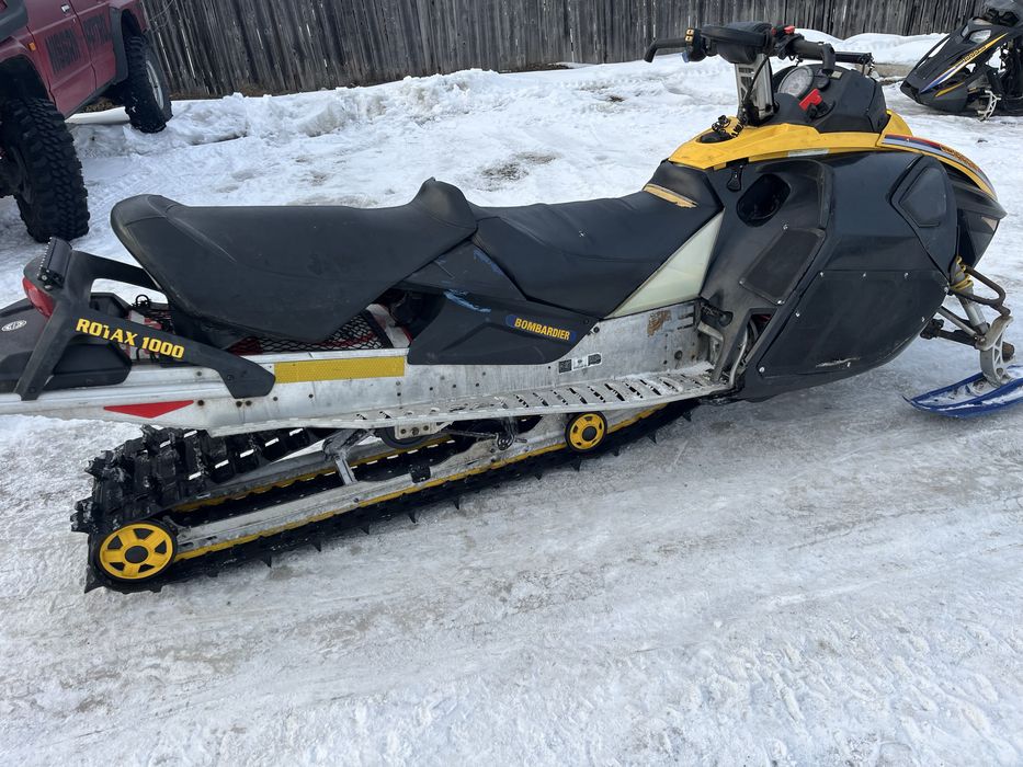 Snowmobil Schi doo  summit motor  rotax 1000 2T.