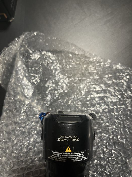 Rockshox super deluxe ultimate thrushaft