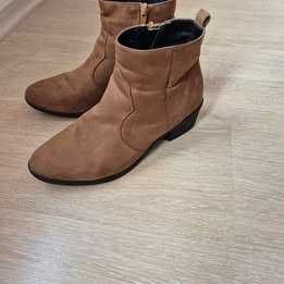 Дамски боти в много добро състояние,  номер 37