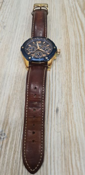 Продавам мъжки часовник Guess W0600G3
