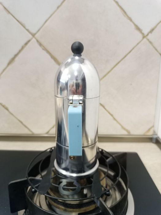 Дизайнерска алуминиева кафеварка Alessi "La Cupola" (6 чаши / 22 см) – Aldo Rossi