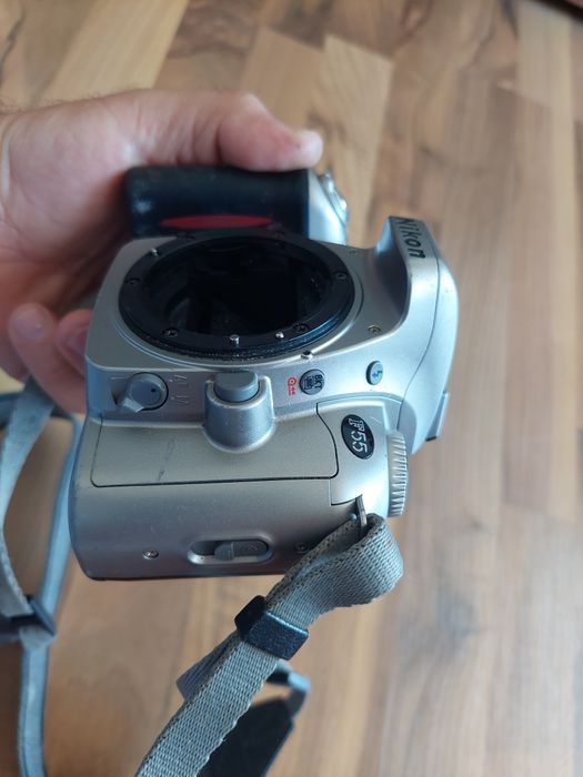 Aparat pe film nikon f55,în stare de funcționare,doar body