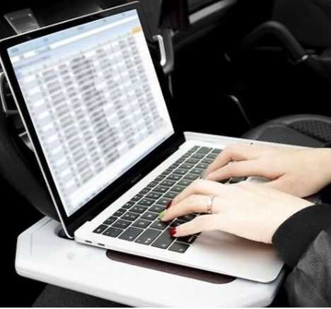 Masuta universala pentru volan