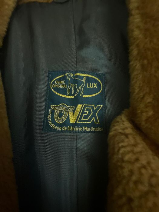 Vând haina din piele naturala de ovine autentică înainte de anii 2000