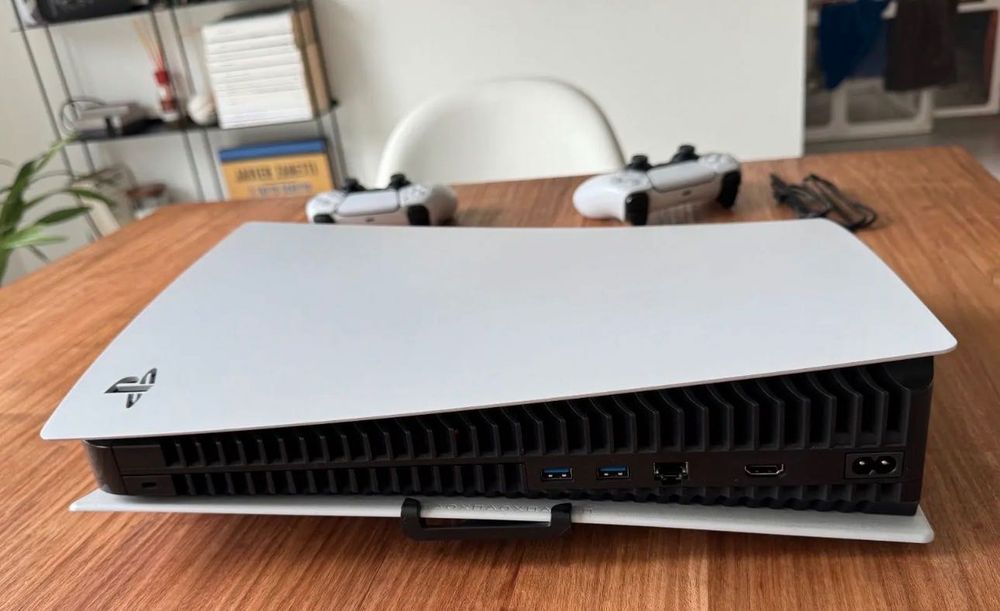 PlayStation 5 Digital с два джойстика