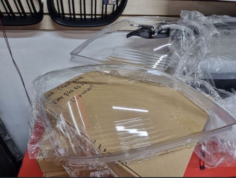 Стекло фары Lexus GX470