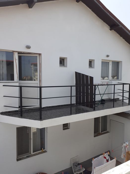 Casa 12 camere cu bai de vânzare la 5 min de mare (mers pe jos)