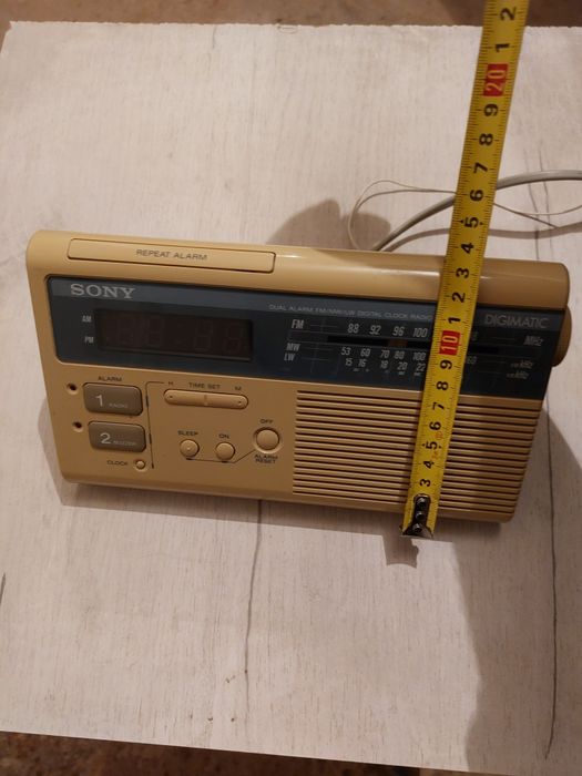 Vand Radio  Ceas  Sony cu Alarma