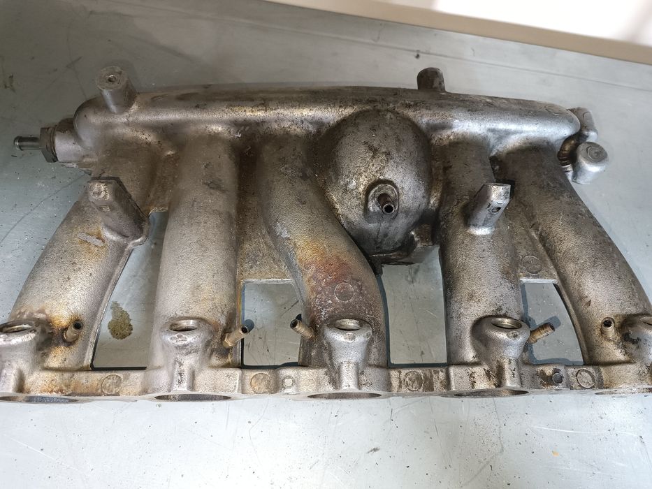 Колектор за Volvo XC70, 2.4T, 2001g.