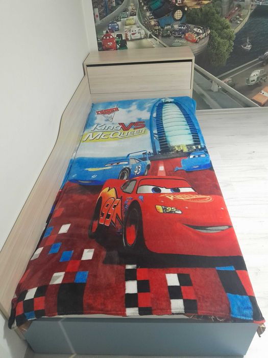 Детско легло подарък одеало и ракла