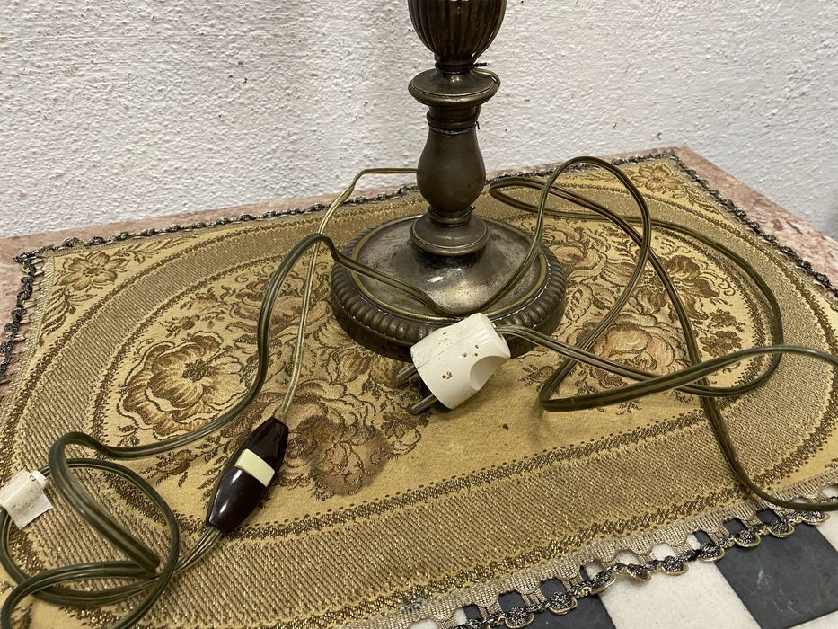 Голяма настолна лампа посребрена