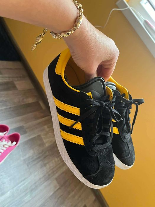 Дамски маратонки комплектна цена 200 лв