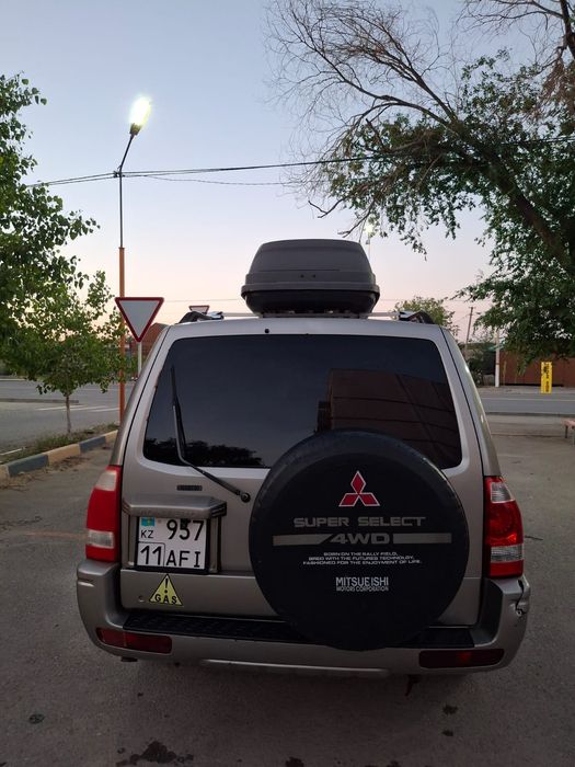 Mitsubishi Montero 2003