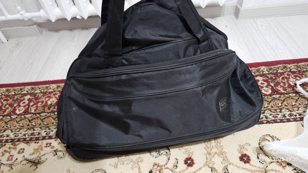 Продам чемодан на колесах