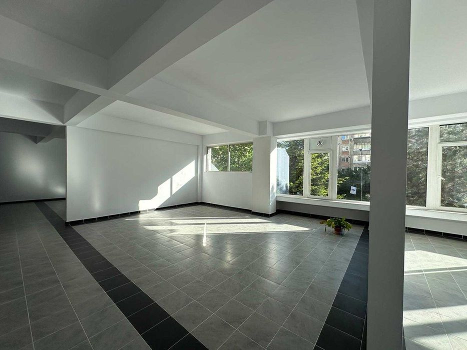 Inchiriez  spatiu comercial Prundu