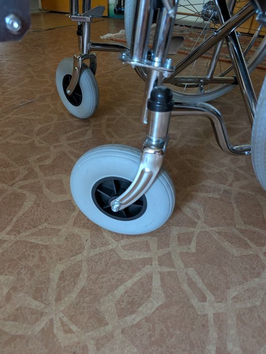 Scaun rulant pliabil persoane cu handicap