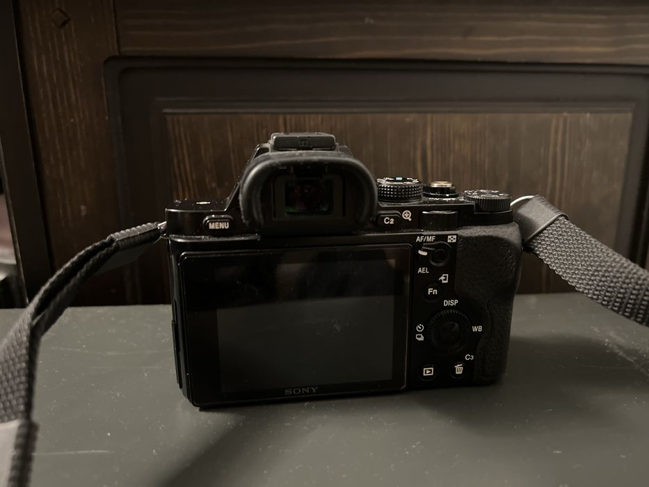 Sony A7 Full-Frame Mirrorless + Carl Zeiss FE 35mm F2.8 –