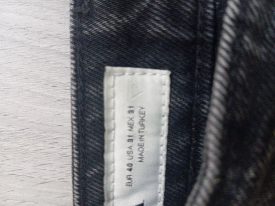 Blugi flared cu fermoar