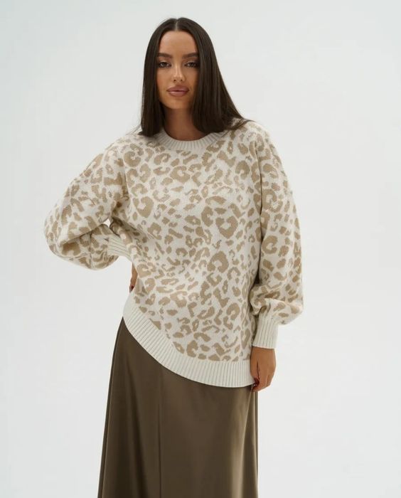 Продам свитер новый