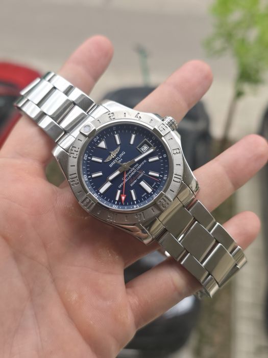 Breitling Avenger II GMT 43  BLUE DIAL