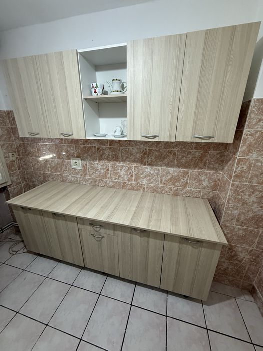 Vand apartament in Ineu  cu 3 camere ,etajul 3/4 ,langa primarie